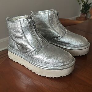 UGG Neumel Platform Zip Shine silver